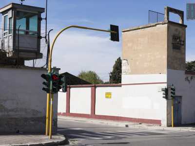 Riattraversiamo a questo punto la strada e imbocchiamo via Alberotanza, non senza prima aver alzato la testa e aver notato la torre di vedetta che controlla la zona dall�alto